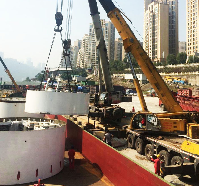 克东吊车作业中